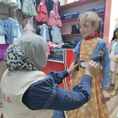Bosanski humanitarci za Bajram obukli 100 mališana iz jetimskih kampova u Siriji