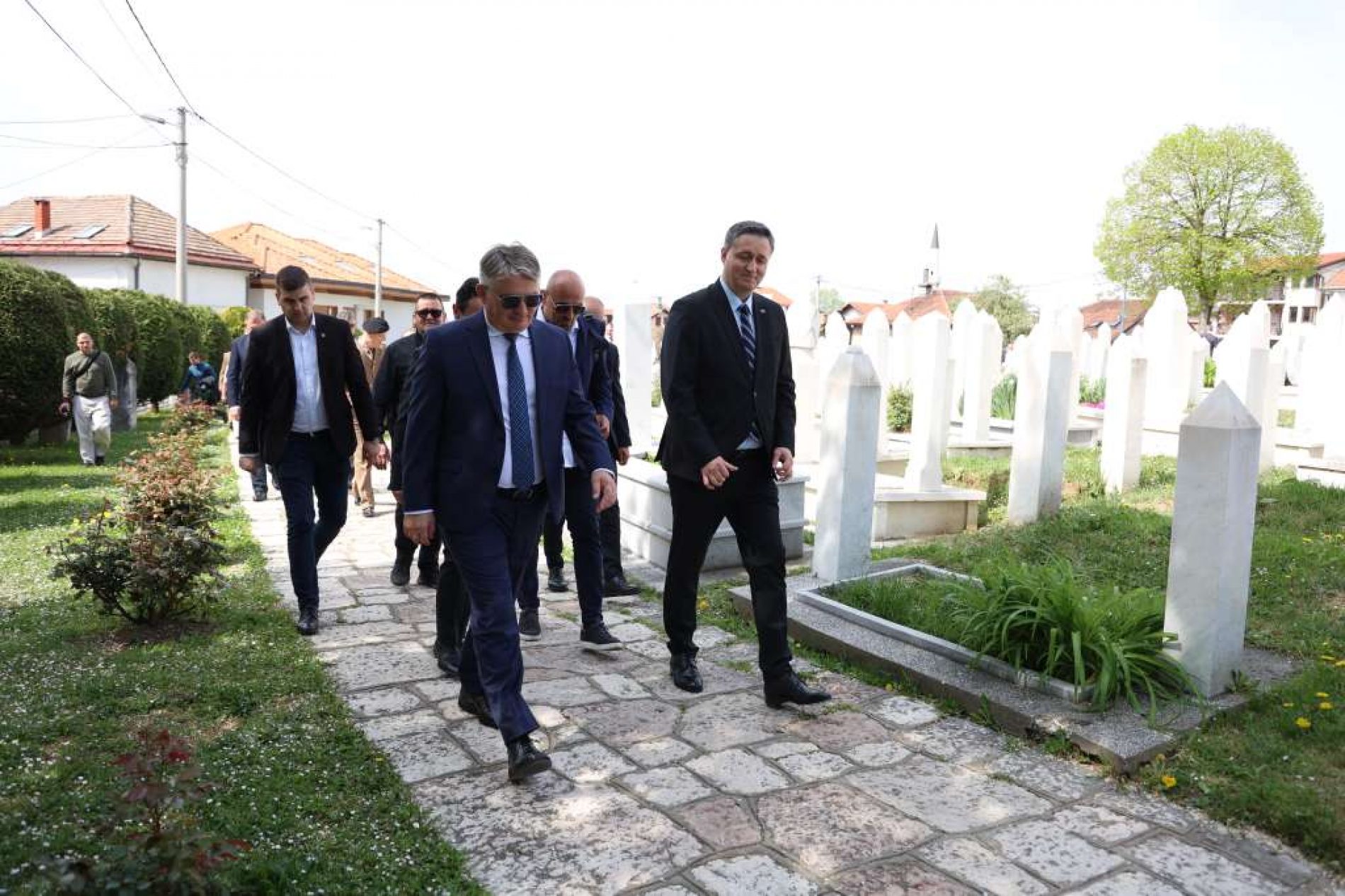 Bećirović i Komšić idu u New York povodom najave usvajanja rezolucije o genocidu u Srebrenici
