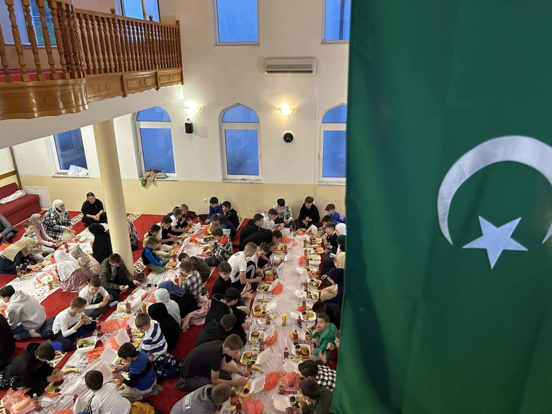 Lijepi prizori iz Srebrenice: Organiziran iftar za oko stotinu djece