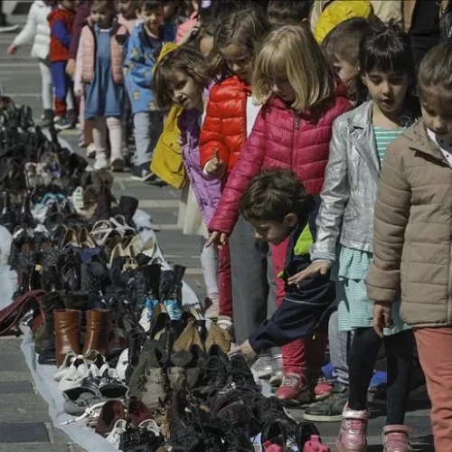 Sarajevo – postavka više od 15.000 pari cipela u znak sjećanja na ubijene građane