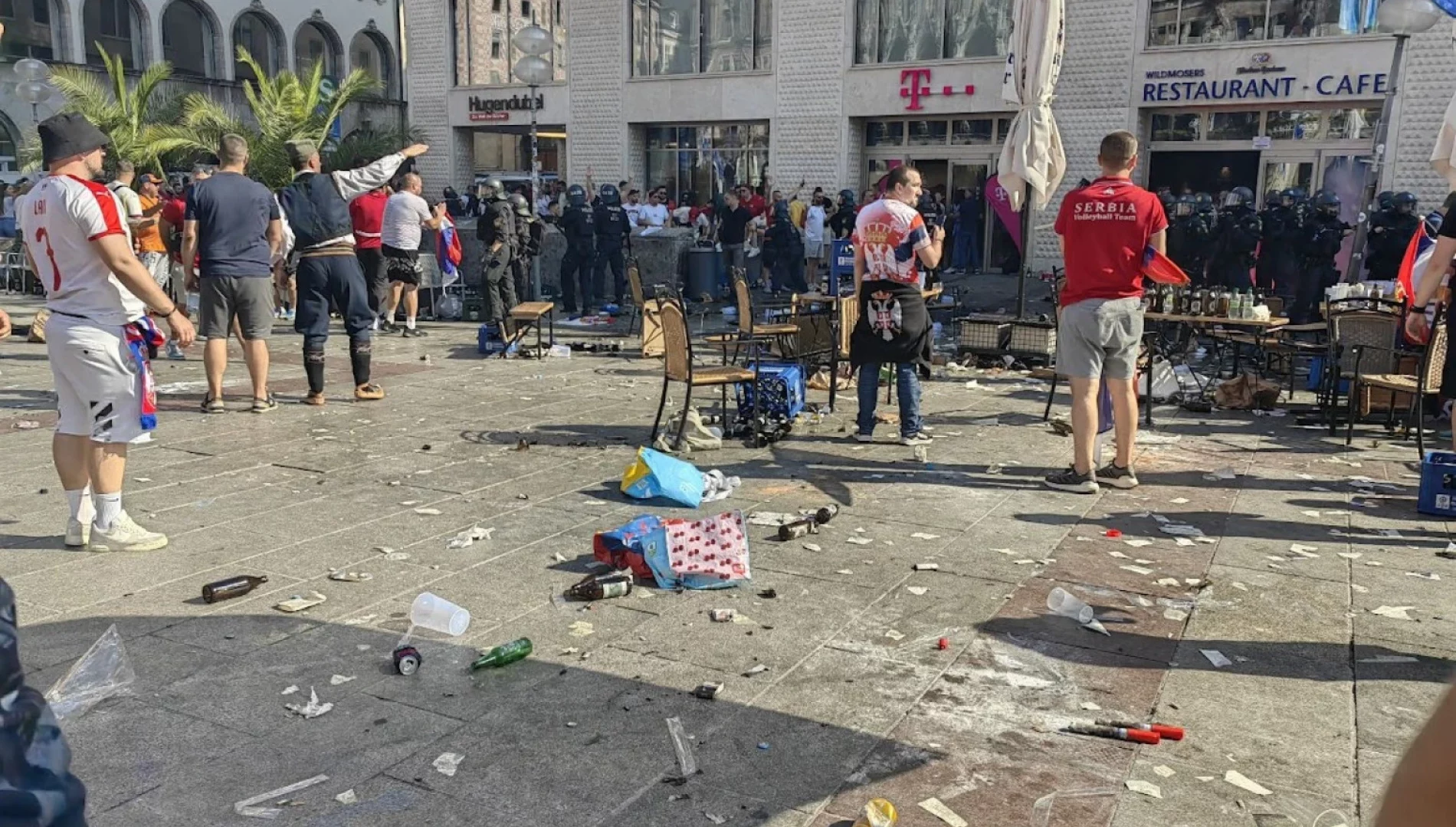 Navijači Srbije sukobili se s policijom u Minhenu