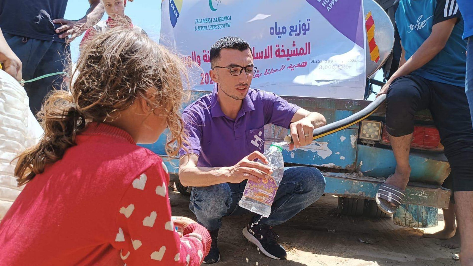 Islamska zajednica dostavlja pitku vodu civilima u Gazi