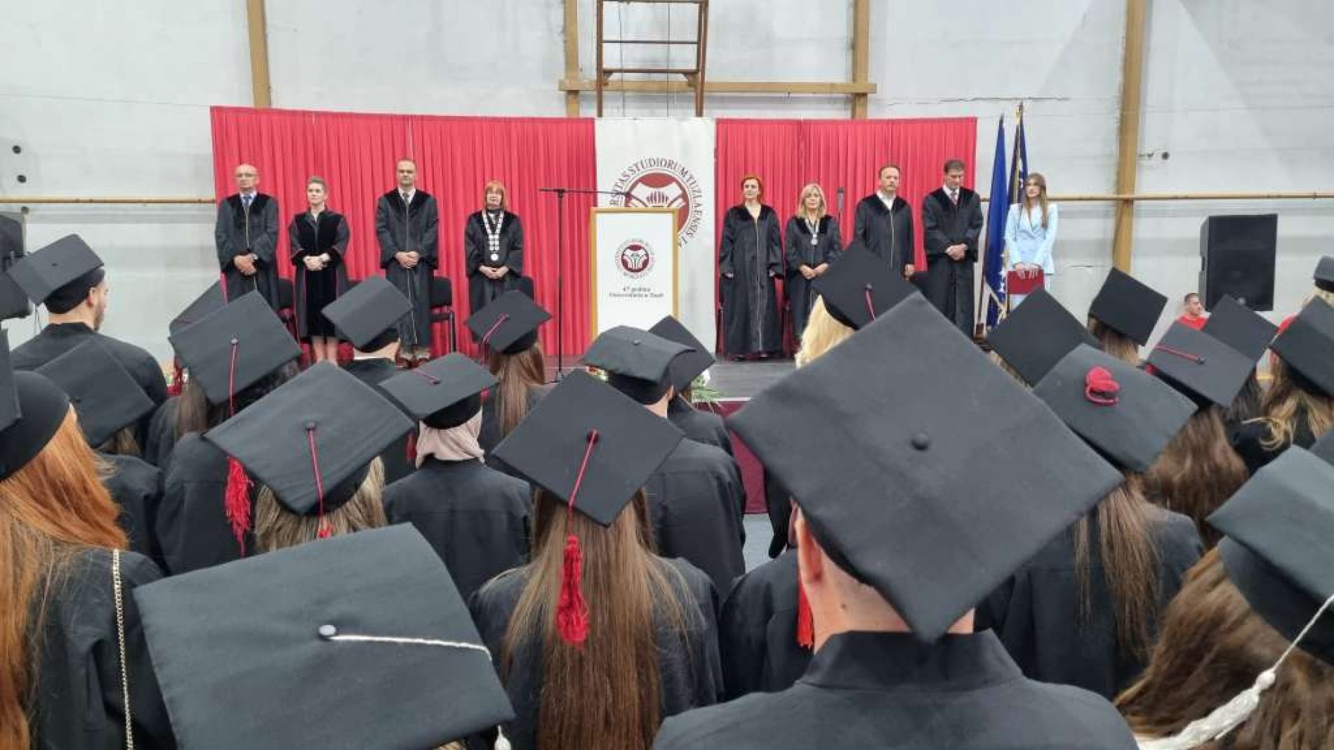 Promovisano 378 diplomanata i magistranata Univerziteta u Tuzli: Mladi imaju perspektivu u Bosni i Hercegovini
