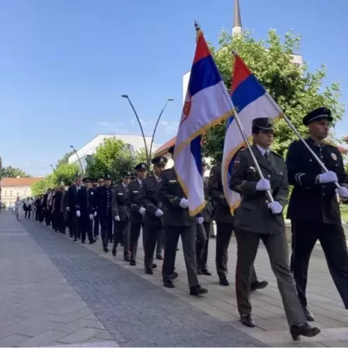 Vojska Srbije ‘prodefilovala’ kroz Prijedor: ‘Ovo je još jedan u nizu pokušaja narušavanja teritorijalnog integriteta Bosne i Hercegovine’