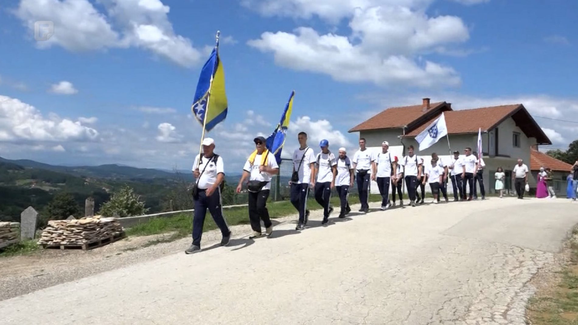 Učesnici Marša mira iz Trepča kod Tešnja krenuli na put dug 240 kilometara